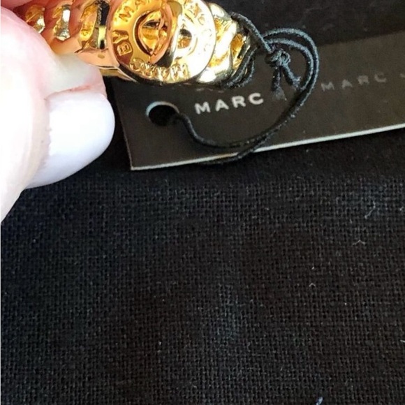 MARC by MARC JACOBS - NWT “Katie” Turnlock Chain Fashion Ring. Sz M/L (7-8) - Picture 7 of 9